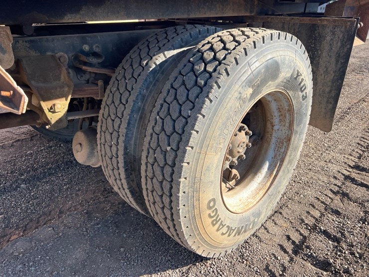 1996-ford-f-series-flatbed-truck-image-19