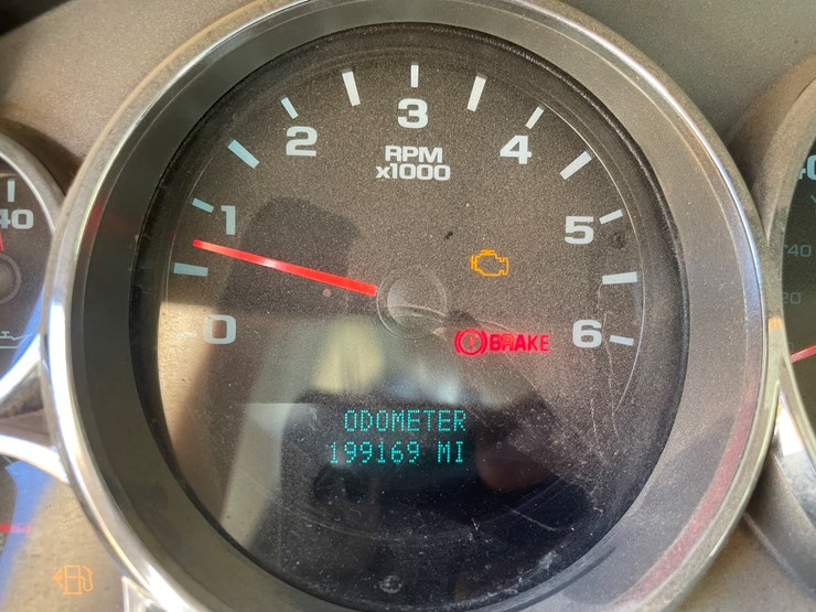 #1008-•-2012-chevy-3500-utility-truck,-(has-title)-image-37