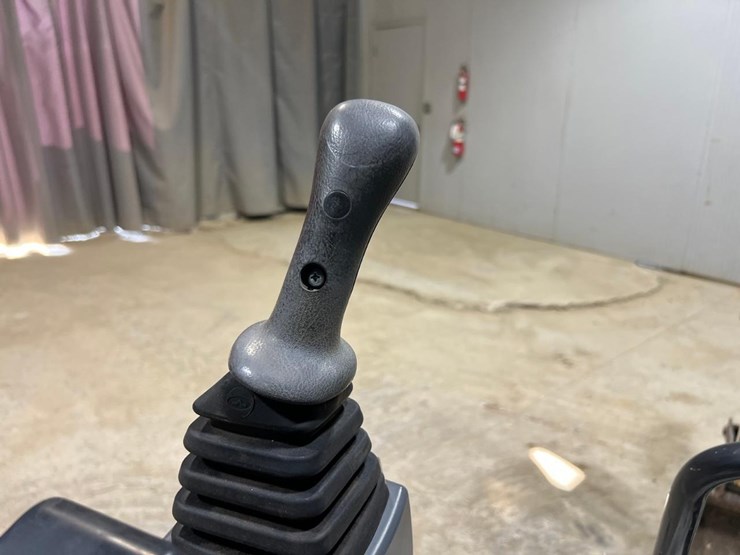 2022-bobcat-e10-image-25