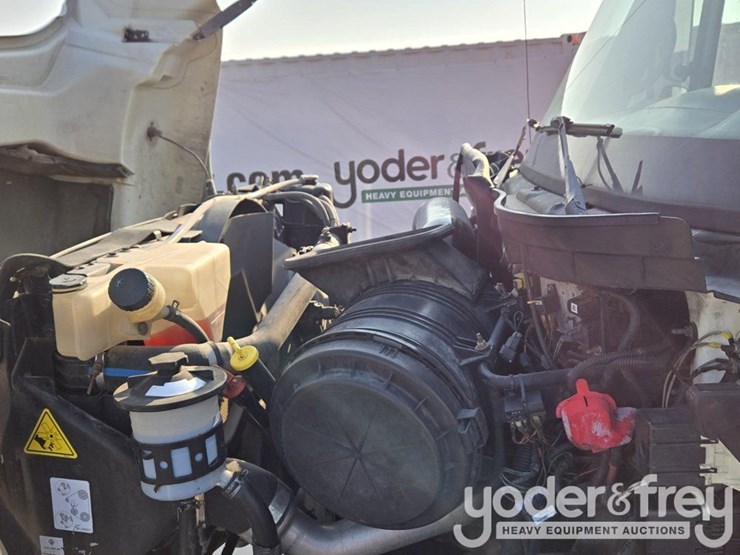 2009-international-7300-image-32