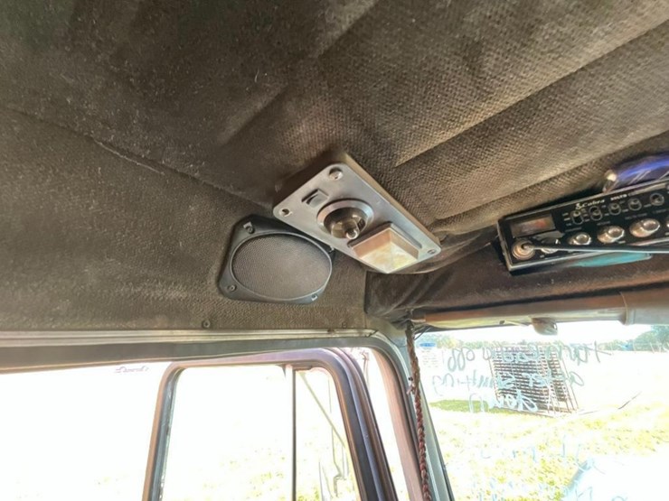 1998-peterbilt-379-image-43