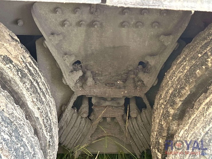 2015-peterbilt-320-image-19