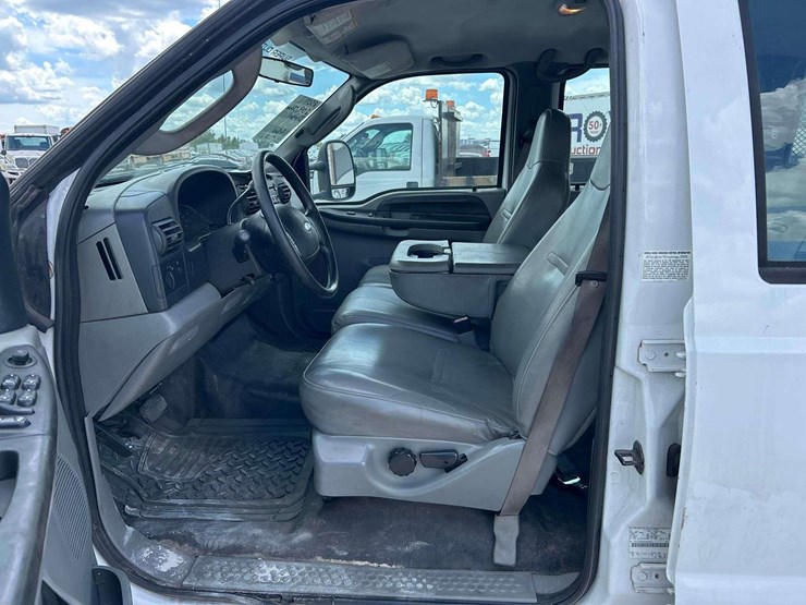 2007-ford-f550-image-13