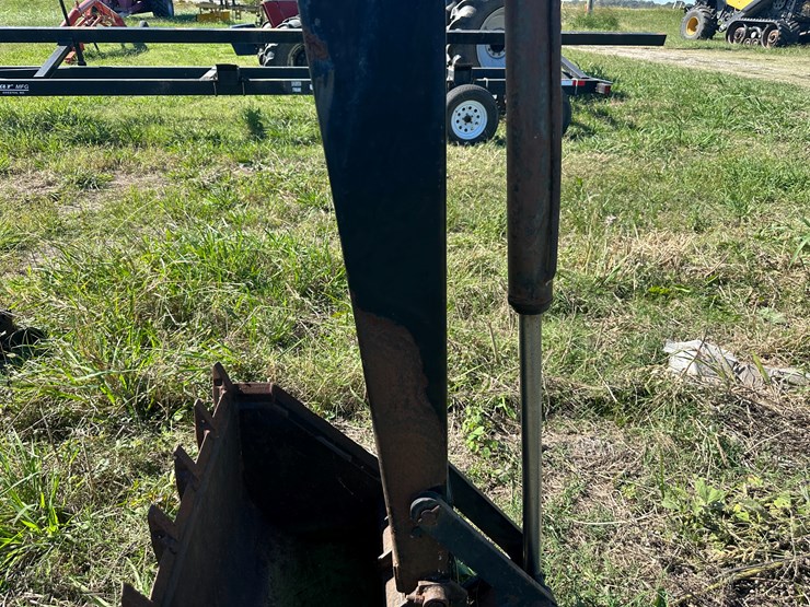 #32227-•-kelley-mfg-b70-backhoe-attachment-image-15