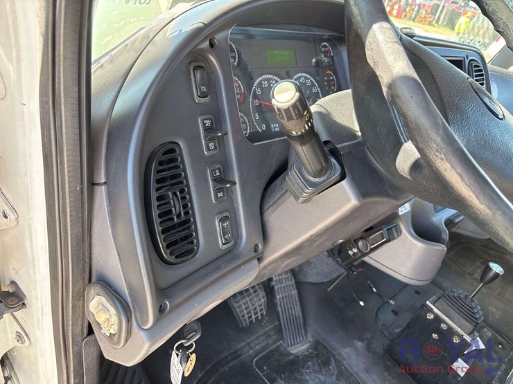 2016-freightliner-m2-106-4x4-altec-bucket-truck-image-58