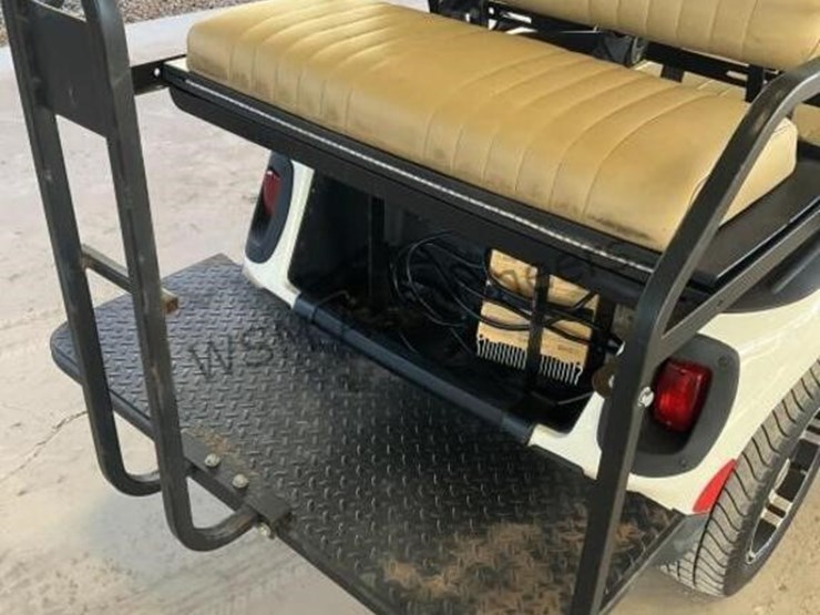 2013-ez-go-freedom-rxv-golf-cart-image-9