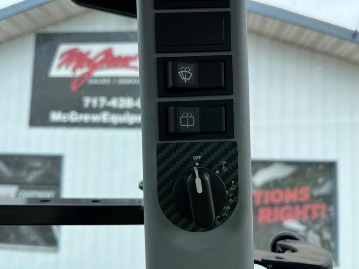 2017-new-holland-t4.75-image-34