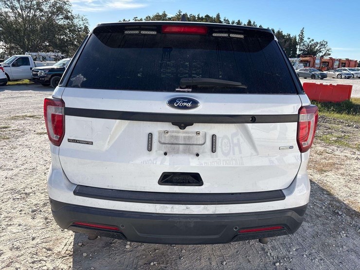 2018-ford-explorer-image-27