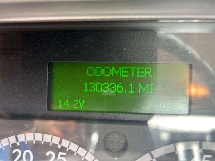 2018-freightliner-m2-106-lay-flat-roll-back-truck-image-10