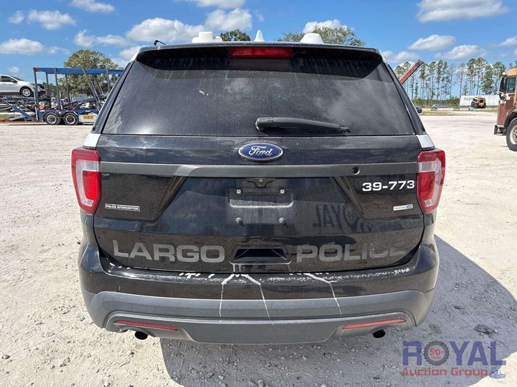 2017-ford-explorer-image-26