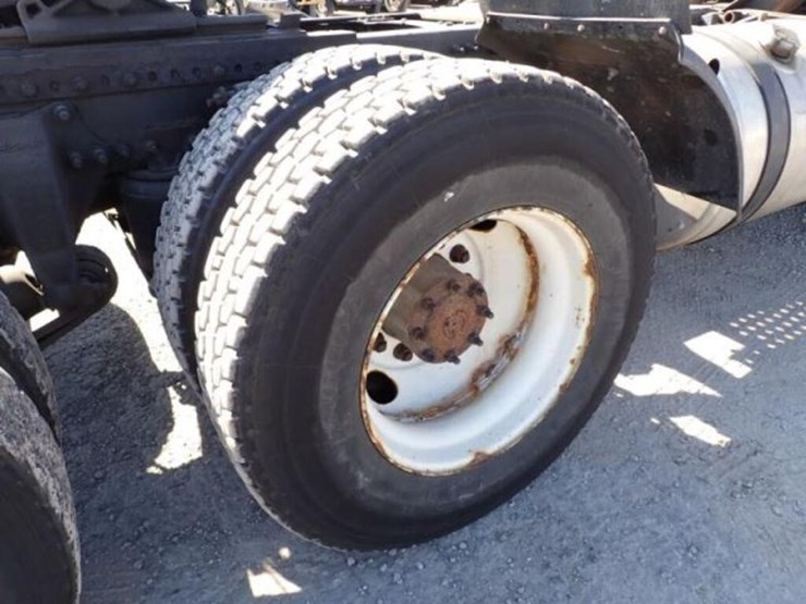 2016-freightliner-cascadia-t/a-hiway-tractor---day-image-51