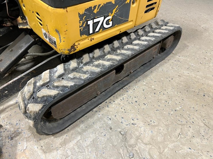 2015-deere-17g-image-14