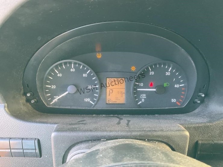 2011-mercedes-benz-sprinter-catering-van-image-18