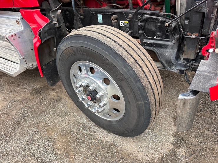 2017-peterbilt-567-image-9