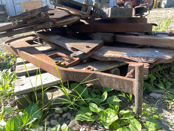 #1042-•-pallet-of-plow-parts-image-9