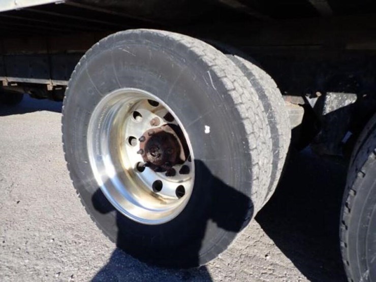 2014-freightliner-business-class-m2-106-image-44