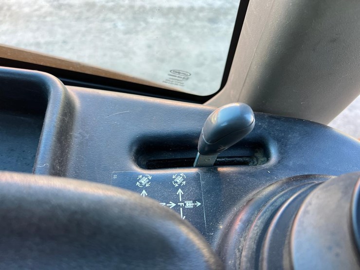 2016-case-850m-lt-image-30