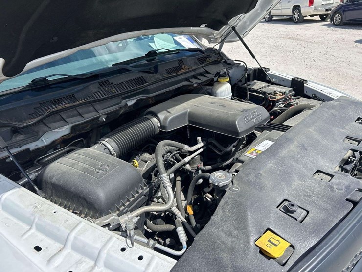 2019-ram-1500-classic-image-8