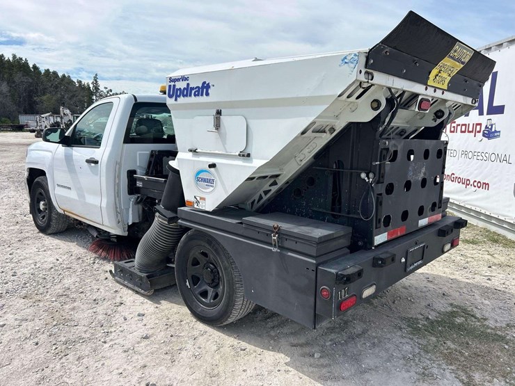 2017-chevrolet-silverado-image-4
