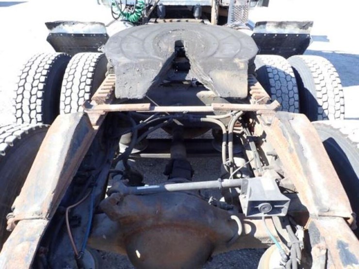 2010-freightliner-cascadia-t/a-hiway-tractor---day-image-48