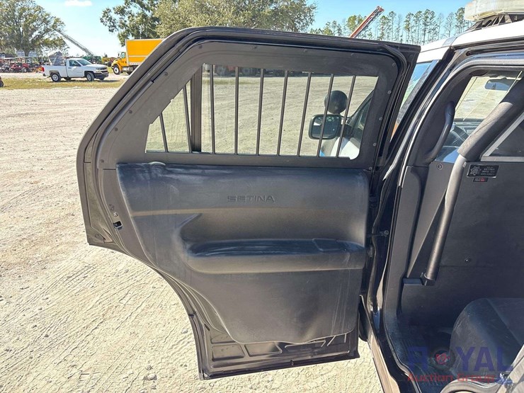 2015-ford-explorer-image-21