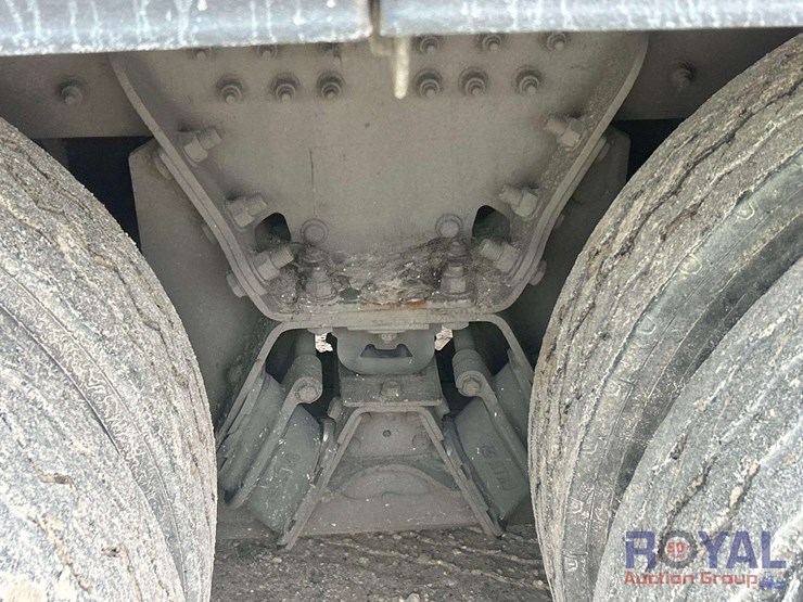 2015-peterbilt-320-image-12