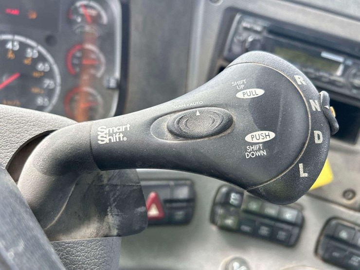 2015-freightliner-cascadia-125-image-25