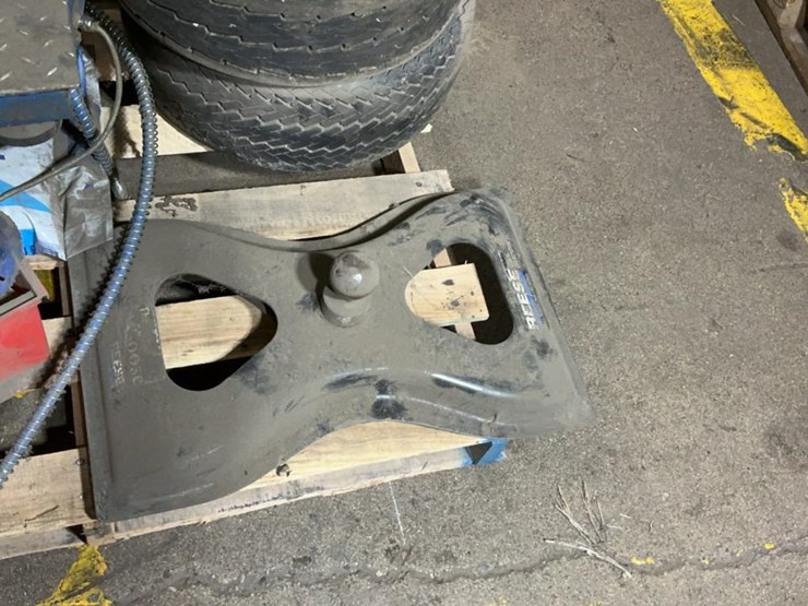 #165-•-trailer-hitch,-tires,-and-assorted-parts-image-10
