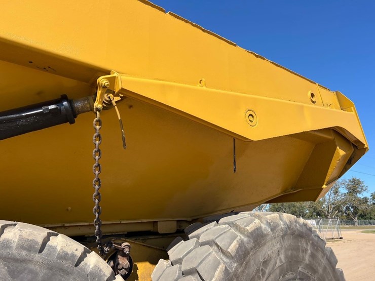 2019-caterpillar-740-gc-image-16