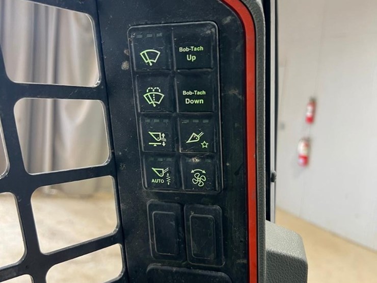 2021-bobcat-t66-image-27