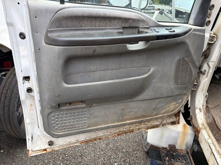 2004-ford-f650-image-16