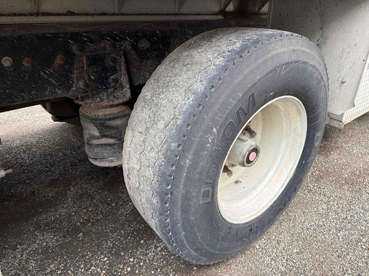 2003-peterbilt-357-image-11