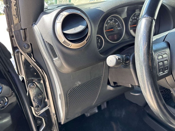 2016-jeep-wrangler-image-13