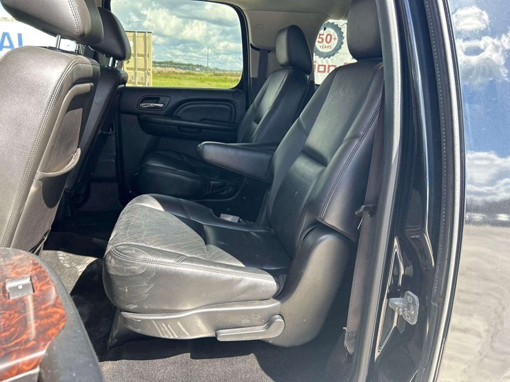 2013-gmc-yukon-denali-image-17