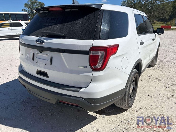 2018-ford-explorer-image-3