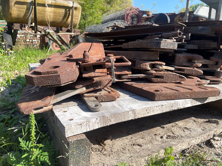 #1041-•-pallet-of-plow-parts-image-5