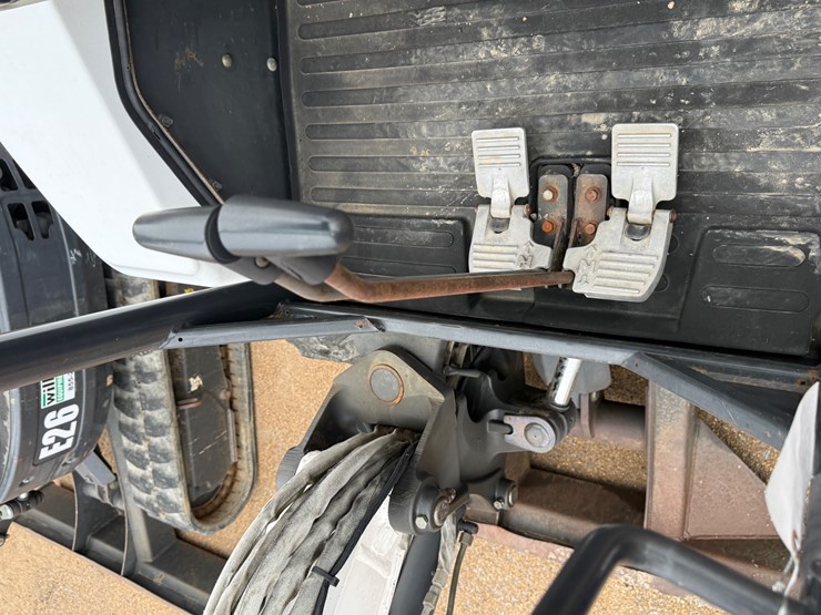 2013-bobcat-e35-image-21