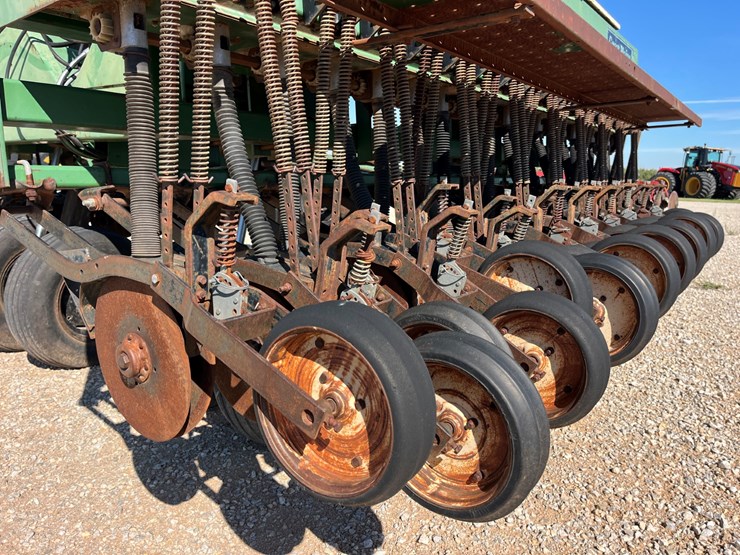 #t8082-•-great-plains-ss-24-grain-drill-image-11