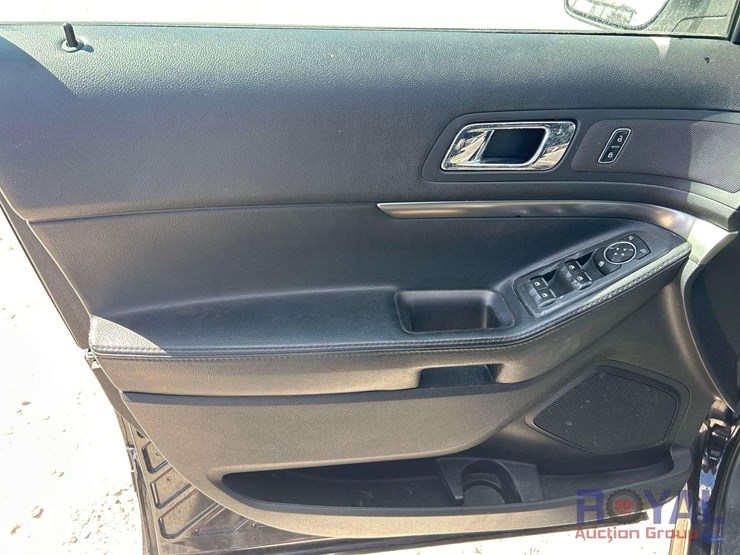 2017-ford-explorer-image-11