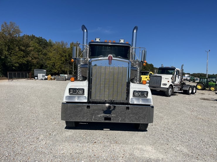 2015-kenworth-w900-image-3