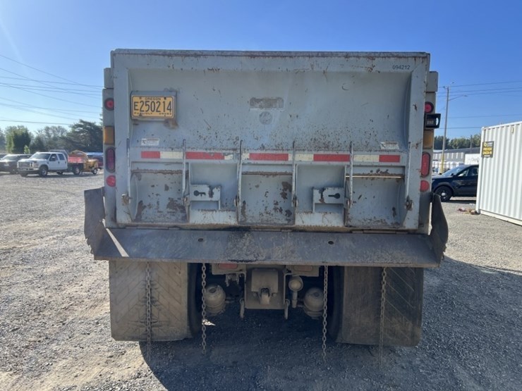 2009-international-7600-image-5