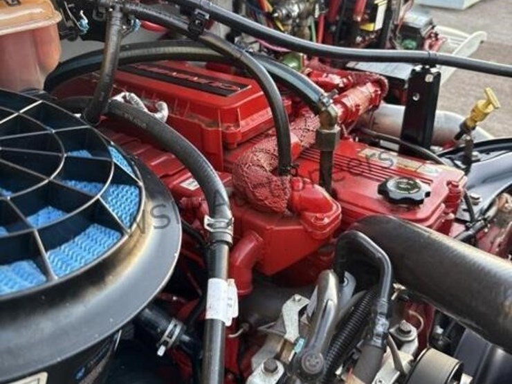 2012-freightliner-m2-106-image-39