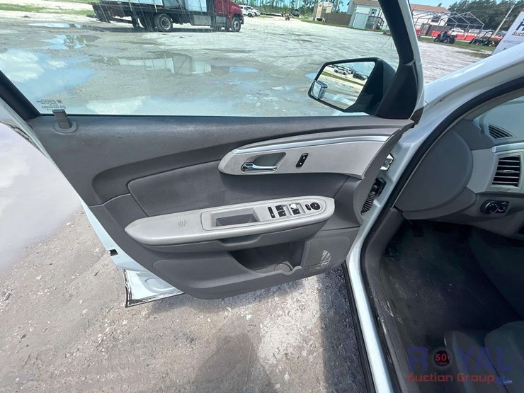 2009-chevrolet-traverse-ls-image-13