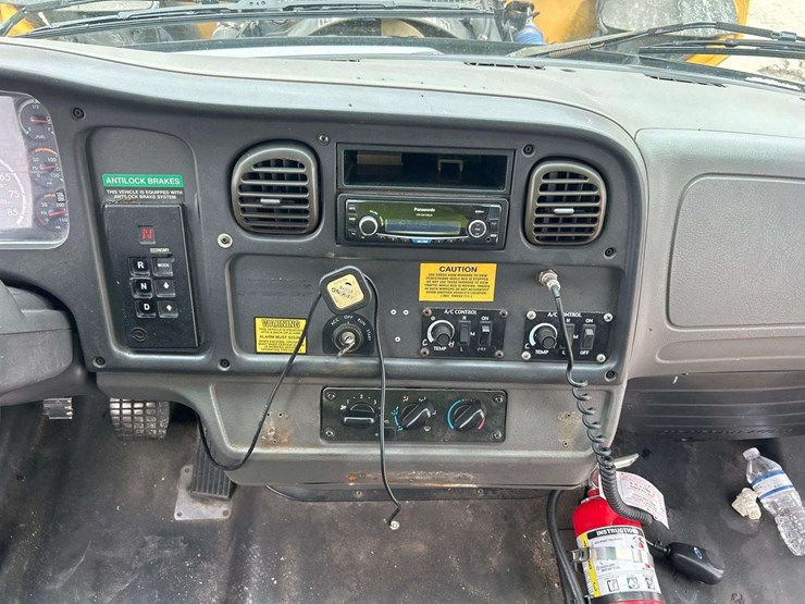 2007-freightliner-b2-image-12