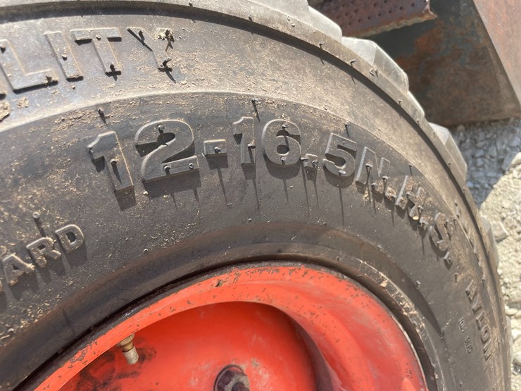 2011-bobcat-s650-image-8