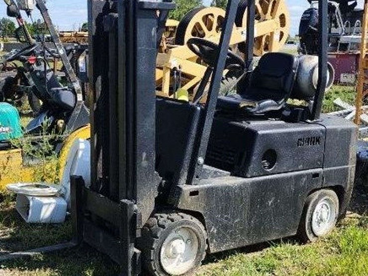 clark-forklift-image-3