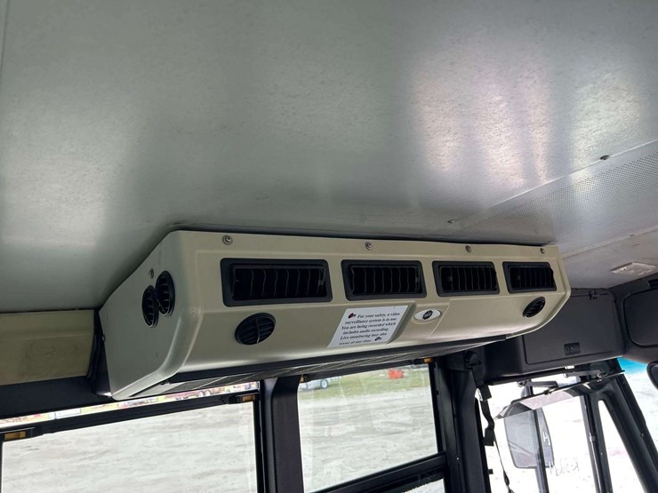 2007-freightliner-b2-image-27