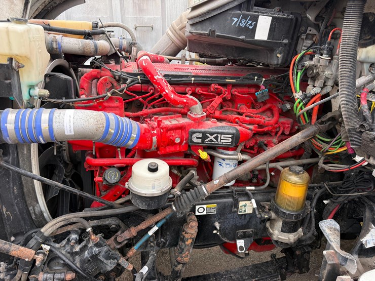 2019-peterbilt-567-image-11