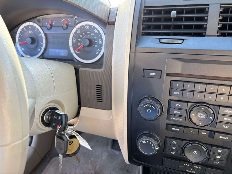 2011-ford-escape-image-15