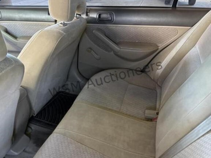 2005-honda-civic-sdn-image-21